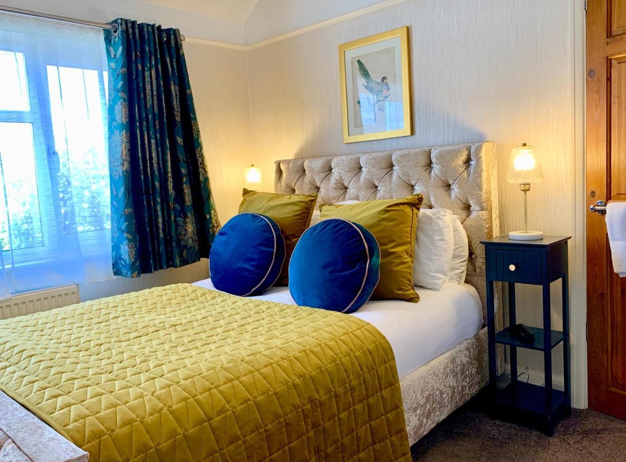 Sw Bed & Breakfast Swindon Dış mekan fotoğraf
