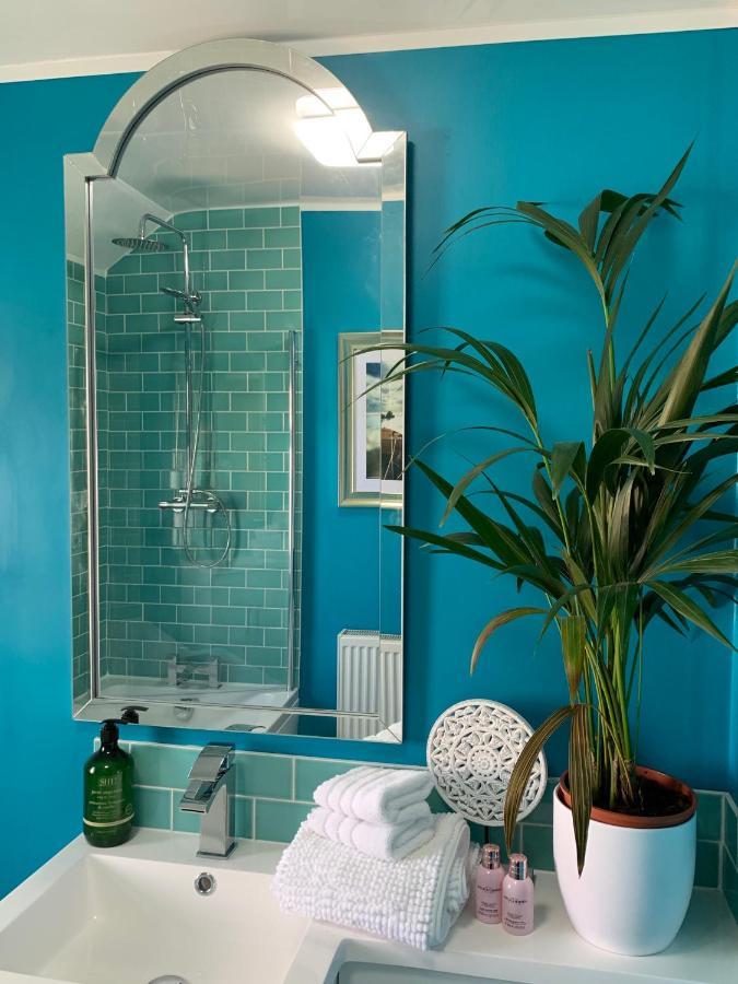 Sw Bed & Breakfast Swindon Dış mekan fotoğraf