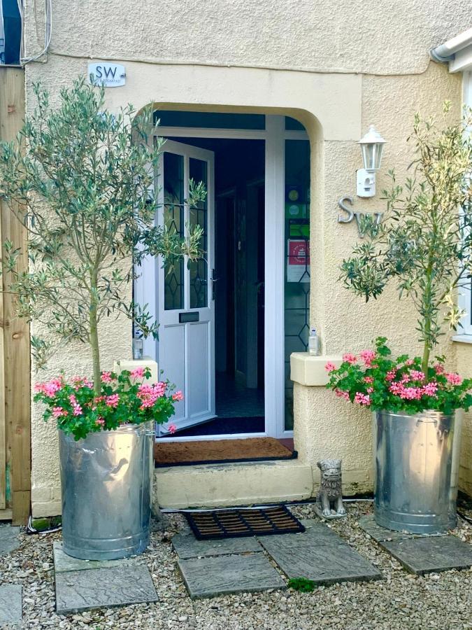 Sw Bed & Breakfast Swindon Dış mekan fotoğraf