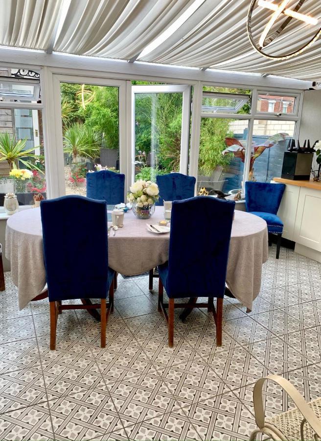 Sw Bed & Breakfast Swindon Dış mekan fotoğraf
